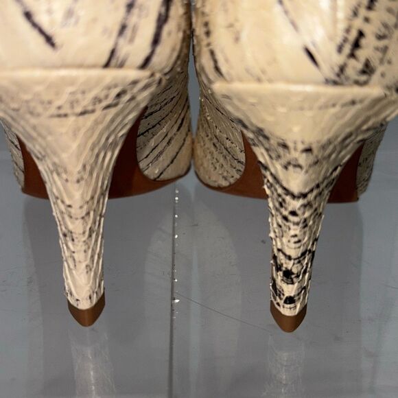 Theory Leather City Pump Pointed Toe Kitten Heel Cream‎ Black 37/6.5 - Picture 6 of 14